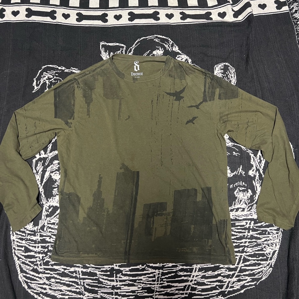 Decree Ling Sleeve shirt ‼️
Super clean graphic design 🔥